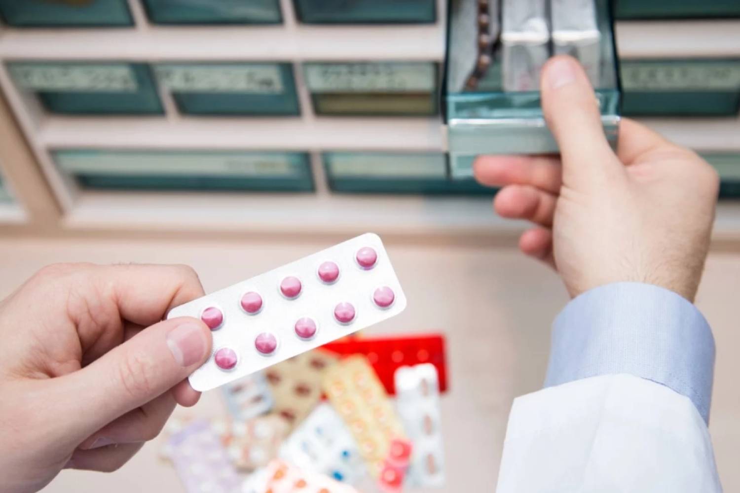Entre los medicamentos afectados en España hay muchos de prescripción en hospitales, como tratamientos para el VIH y el cáncer. 