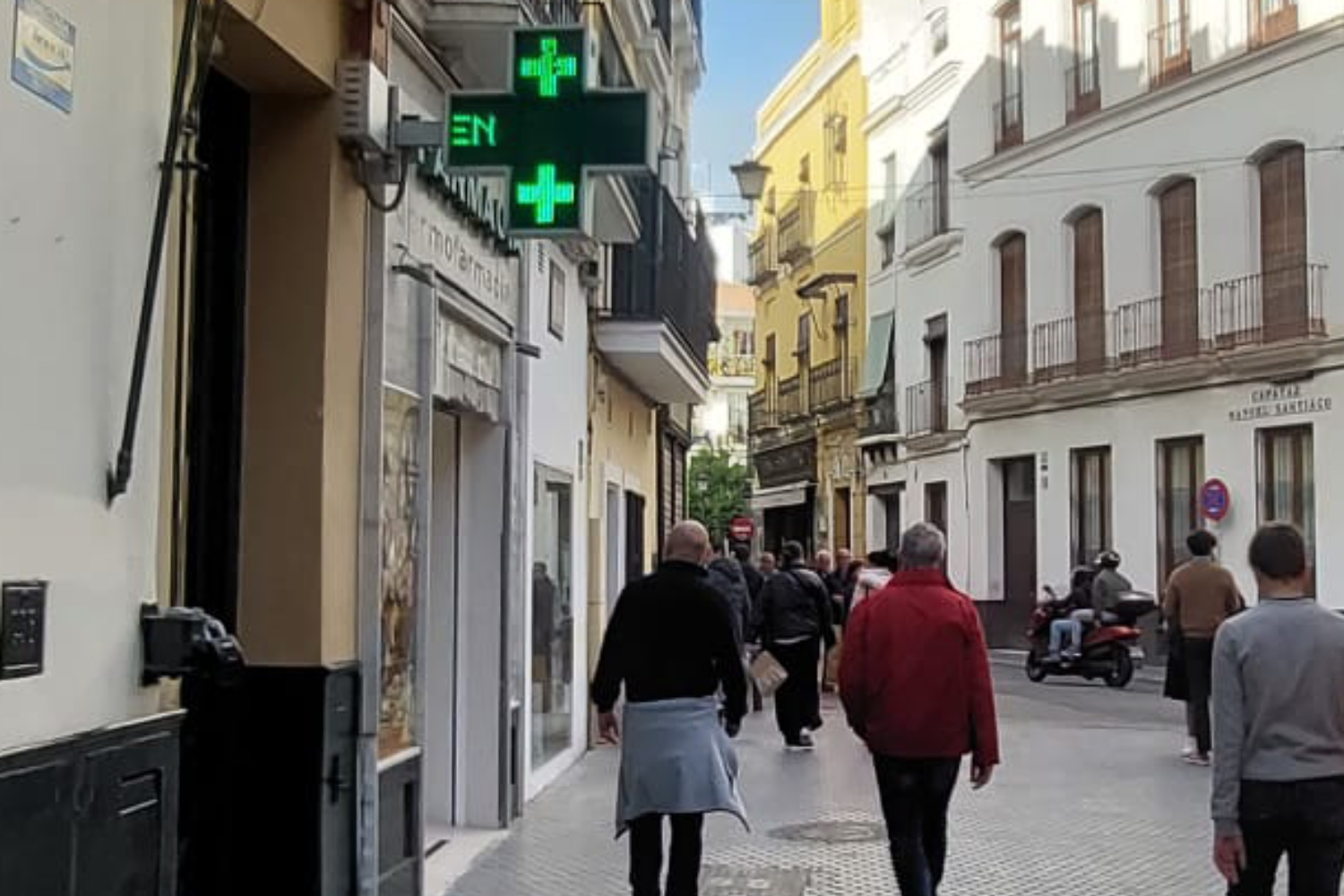 Las farmacias VEC estarán exentas de esta reducción del 5%, prorrateando las cantidades que les correspondieran entre el resto de las farmacias de Andalucía. Foto: C.T. 