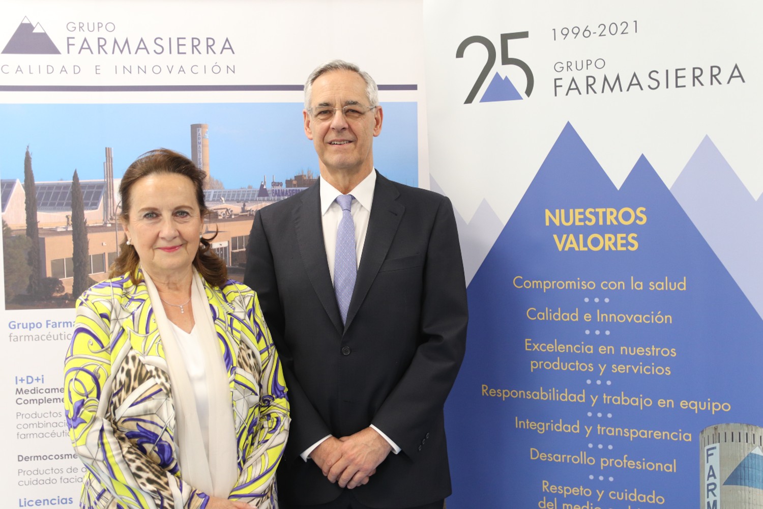 Ana Ortiz, gerente del Área de Salud y Tomás Olleros, presidente del Grupo Farmasierra. Foto: FARMASIERRA. 