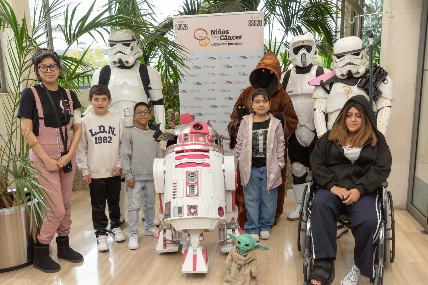 Visita de los personajes de 'Star Wars' a pacientes de la CUN. Foto: Manuel Castells/CUN. 