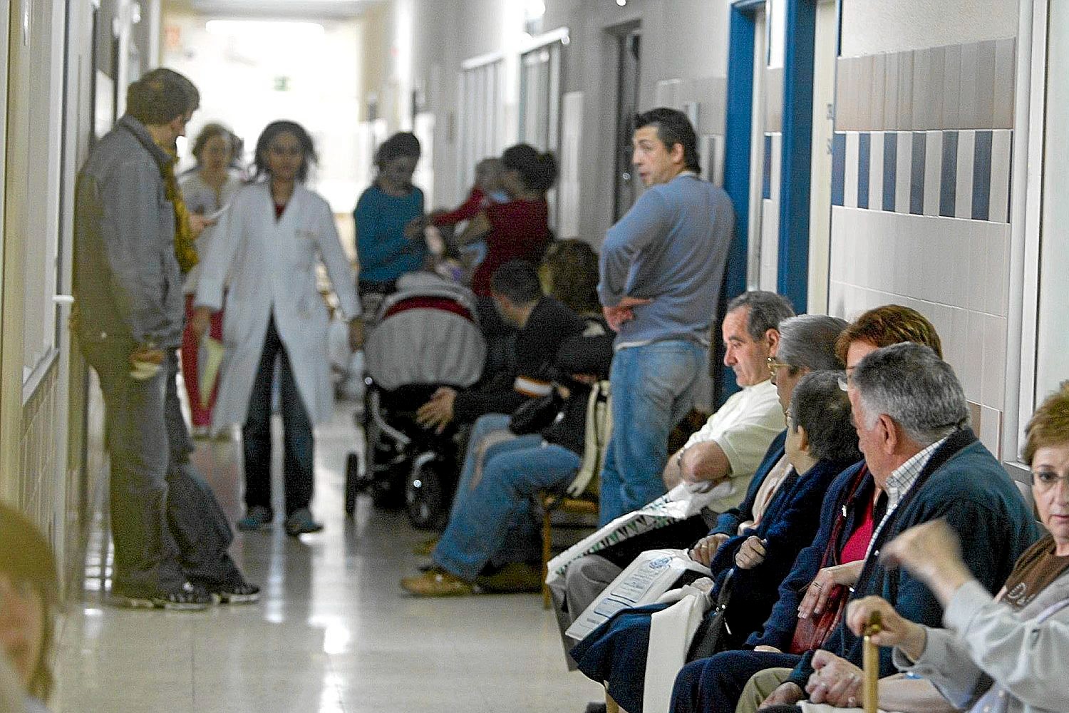 Imagen de archivo de pacientes esperando en el Hospital Río Hortega de Valladolid. Foto: UE. 