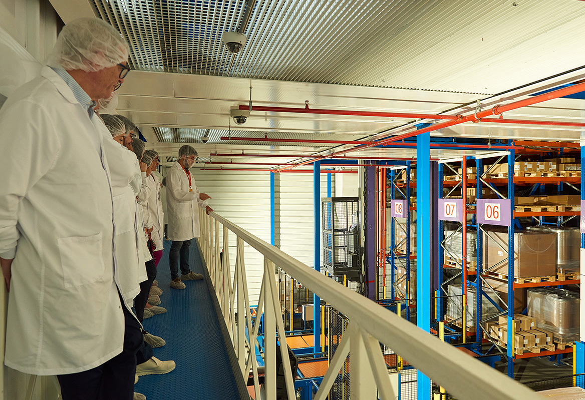 Representantes del sector farmacéutico hospitalario se han reunido en las instalaciones de la planta burgalesa para conocer el proceso de fabricación de Dovato.