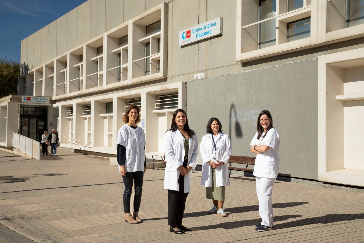 Las farmacéuticas de atención primaria Isabel Santaolla y Cristina Peral, flanquean a las médicas Virginia Cejas y Ana Belén Melgar. Foto: SERGIO GONZÁLEZ VALERO