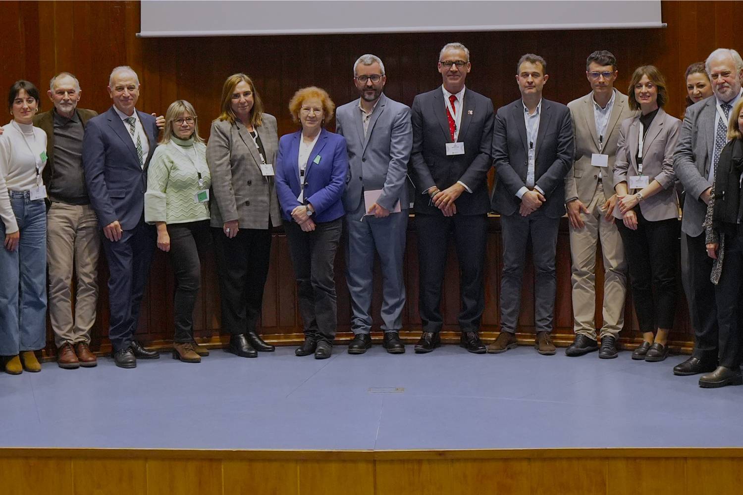 Javier Padilla, Margarita del Val (investigadora del CSIC) y parte del grupo de ponentes que ha intervenido en la jornada sobre RAM y One Health. Foto: ECODES. 