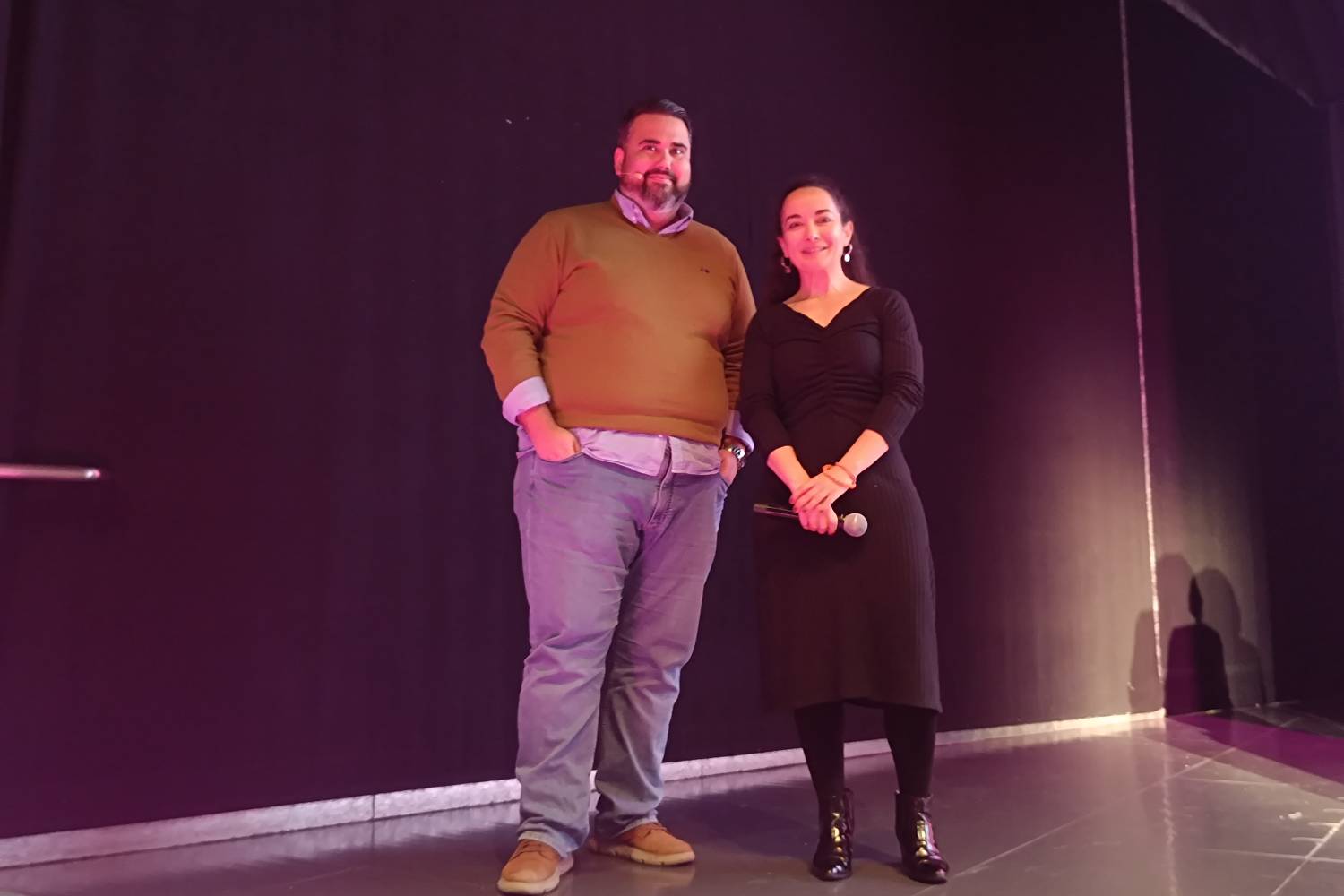 Julián Laínez Troya y Gema Palacios Gallardo, farmacéuticos comunitarios de Sevilla y Cáceres, durante su intervención en la Jornada Nacional de Indicación Farmacéutica, de Sefac. Foto: G. S. M.