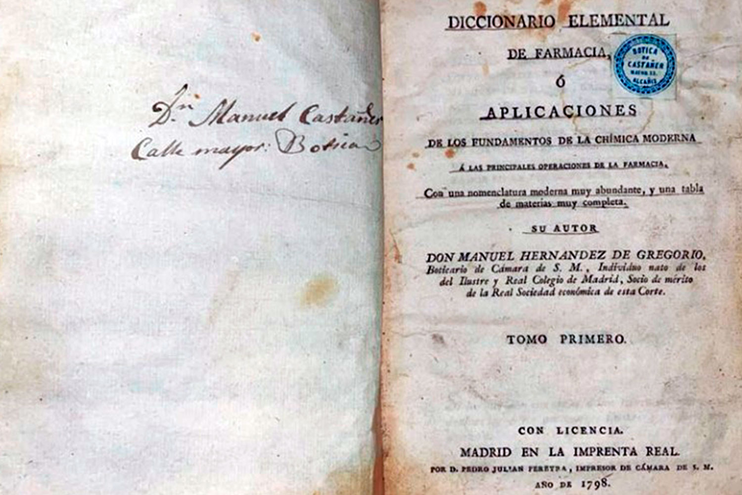 Diccionario de 1789 propiedad del primer farmacéutico de la saga, Manuel Castañer. Foto: Libro ‘ESTIRPES FARMACÉUTICAS DE ARAGÓN’.