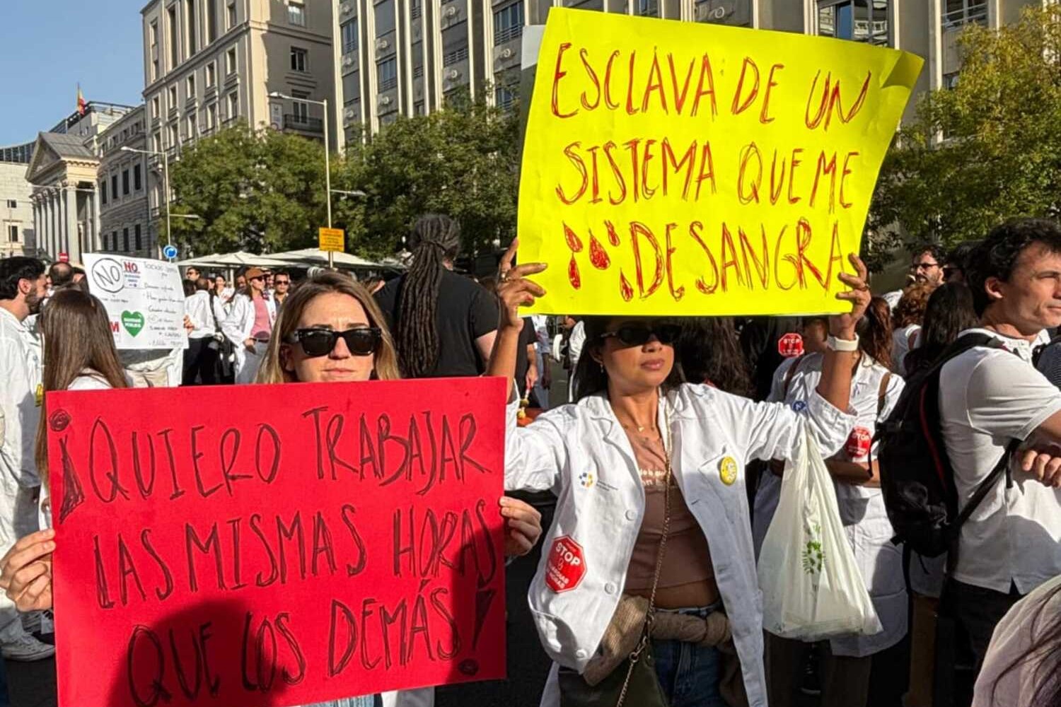 Los médicos van desde el Congreso al Ministerio de Sanidad en la huelga de hoy en Madrid. Foto: AMYTS.