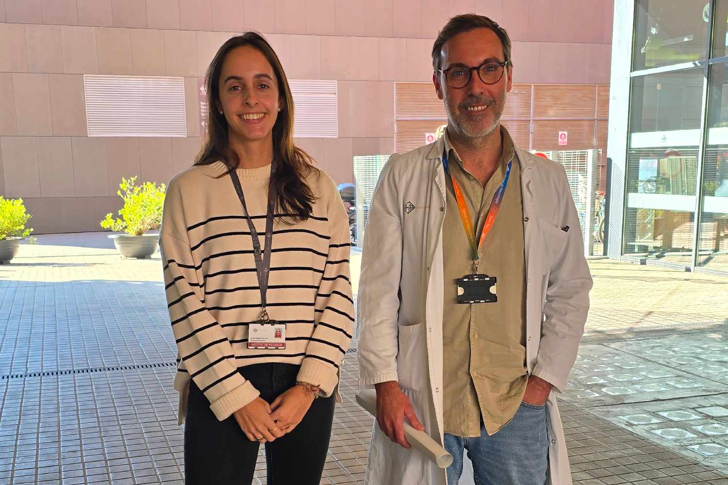Laura Pérez-Carasol y Javier Pagonabarraga, dos de los tres científicos que han liderado el estudio. Foto: IR SANT PAU..