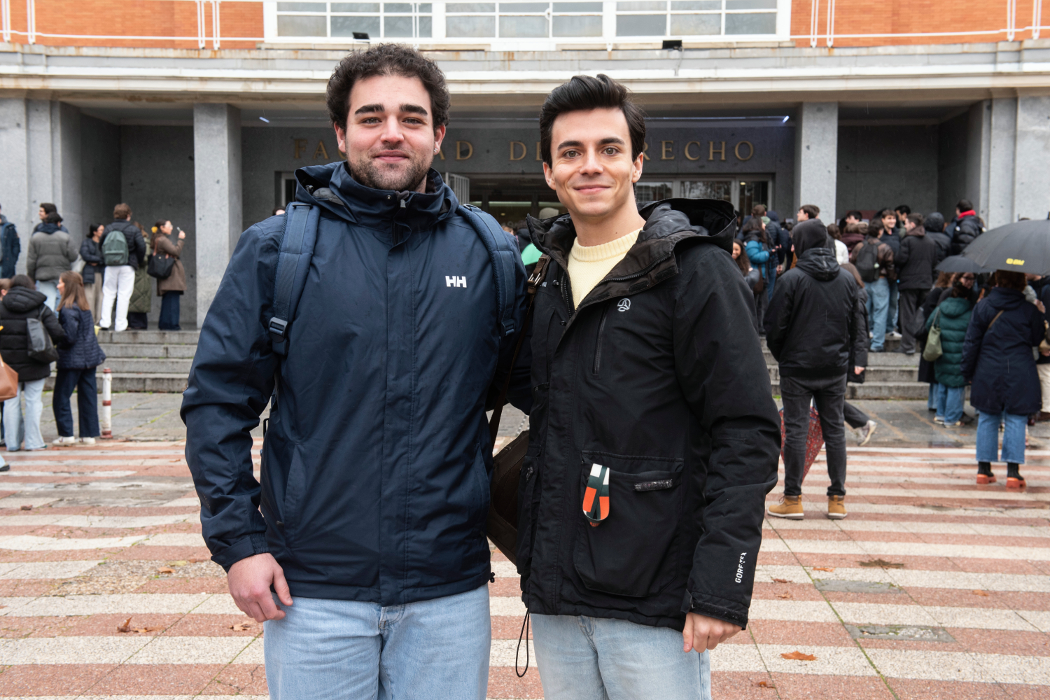 Rodrigo Bernal y Roberto Hervás, alumnos de la academia CTO y graduados en Medicina por la Universidad Europea, que se presentan al examen MIR por segunda vez. Foto: LUIS CAMACHO.