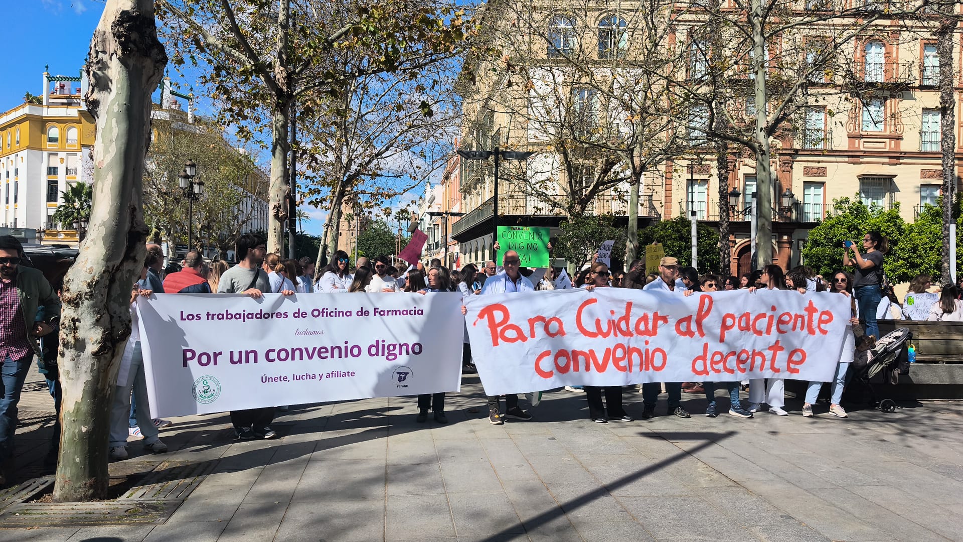 Movilización de farmacéuticos por un convenio digno en Sevilla. Foto: FEFANE.