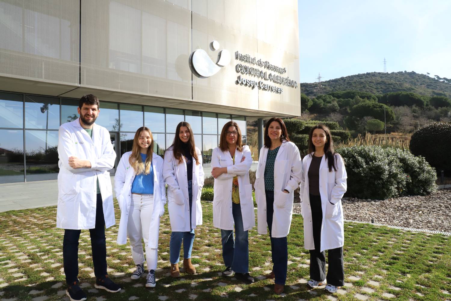  Miembros del grupo de investigación, dirigido por Maribel Parra, del Instituto Josep Carreras. Foto: IJC. 