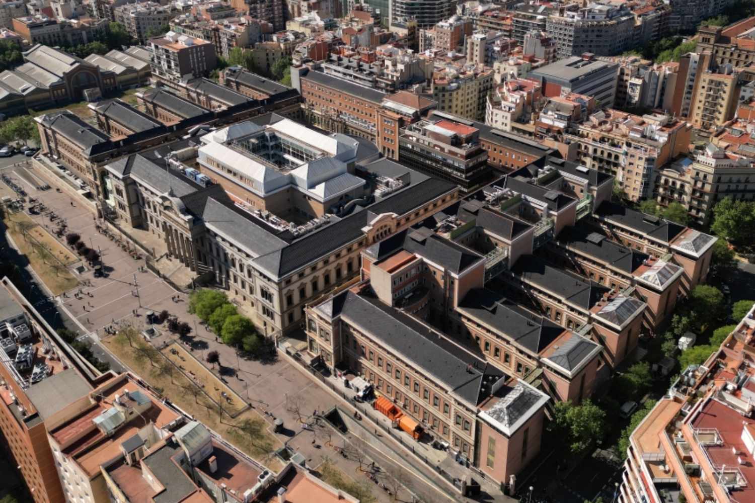 Hospital Clínic de Barcelona recibe acreditación europea como centro oncológico integral
