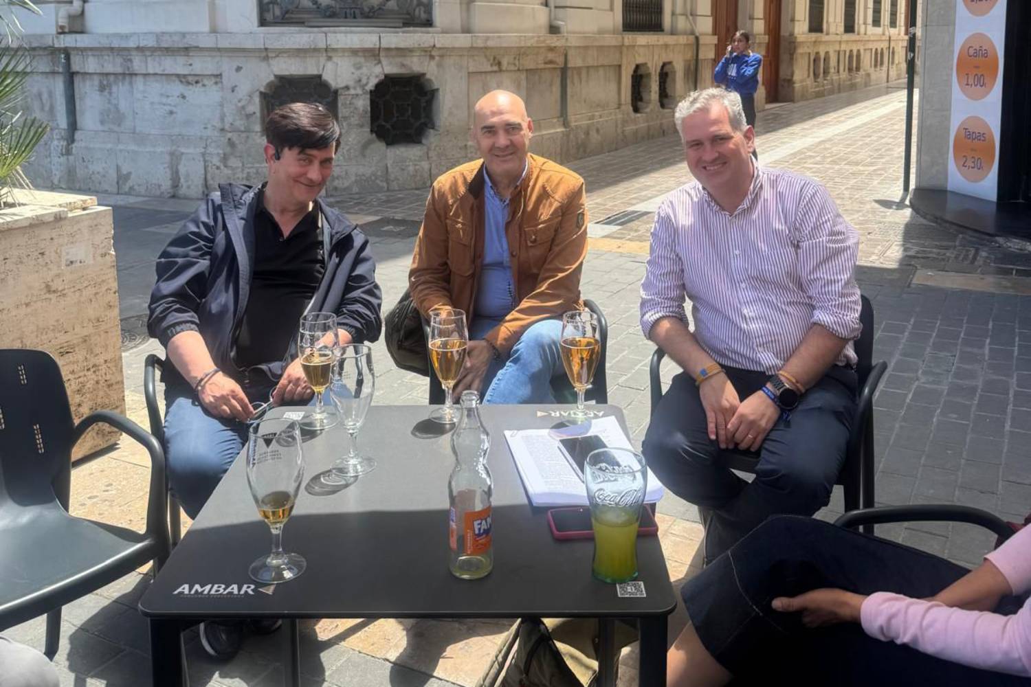  Juventino Jiménez, Sergio Marco y Santiago Riaza, los tres candidatos juntos, tras el escrutinio de los votos. Foto: FOTO CEDIDA.