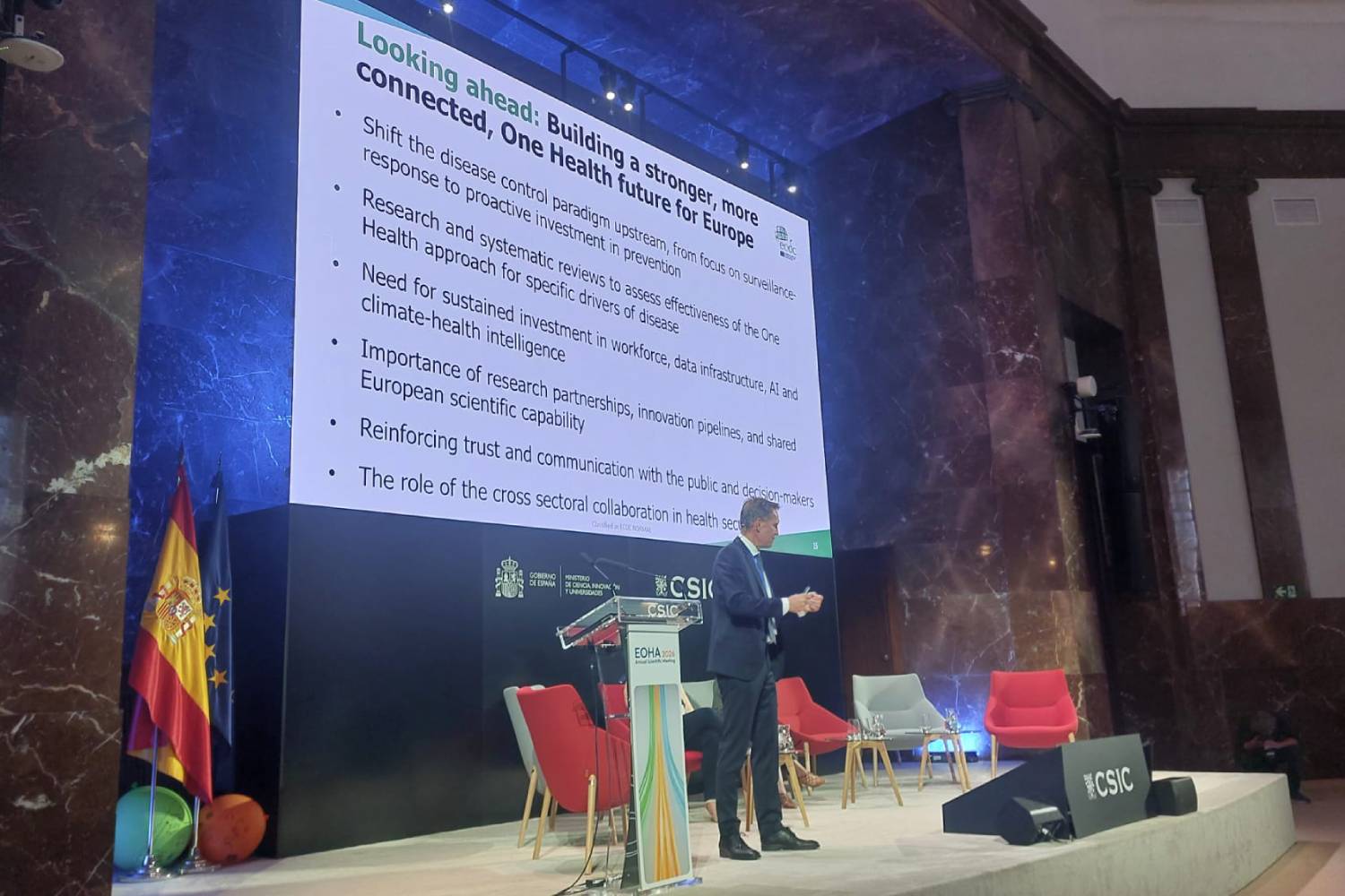 Ole Heuer, jefe de la Unidad de Enfermedades relacionadas con la Salud Única del ECDC, durante su intervención en el Congreso Internacional de One Health, de la EOHA.&nbsp;