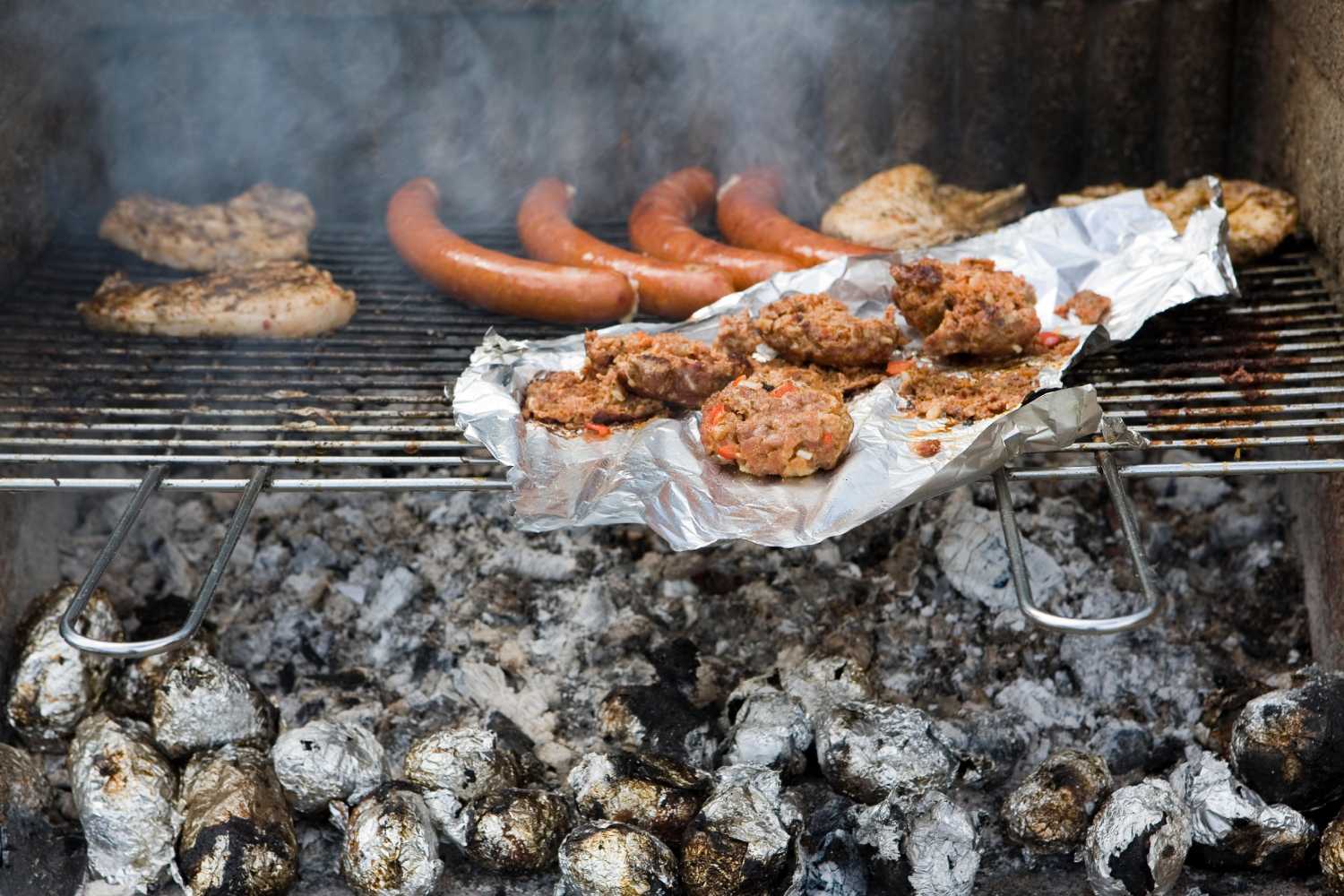 Cada 30 gramos extra de carne procesada elevan hasta un 13% el riesgo de tumores digestivos