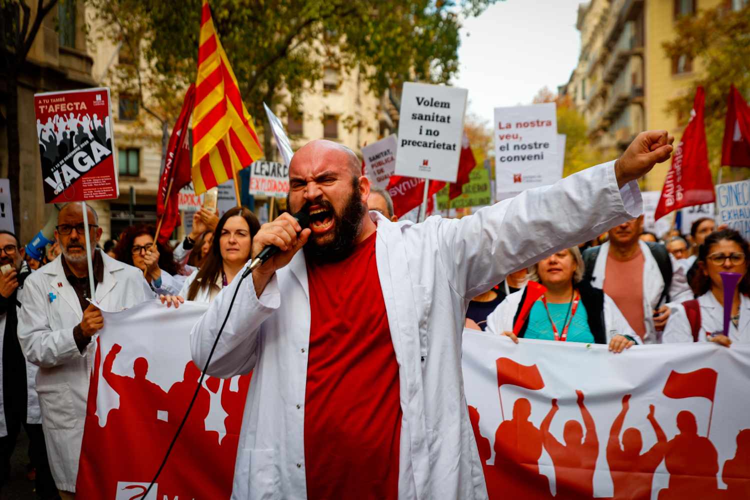 ¿Qué nivel de conflictividad médica afrontará la sanidad catalana en otoño?