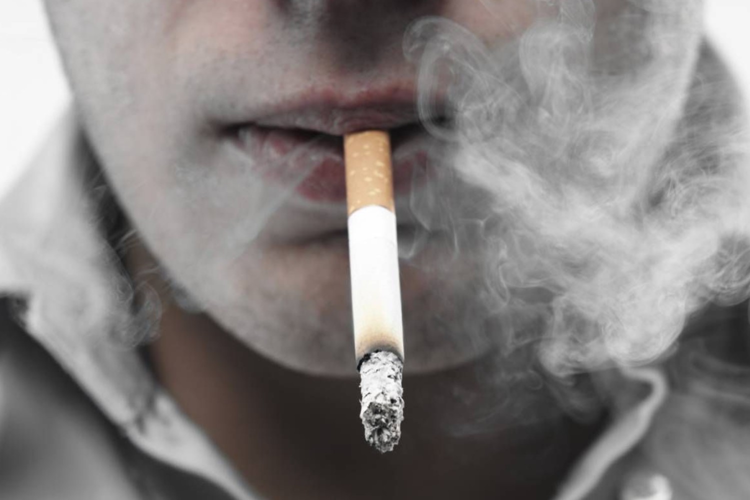 El monóxido de carbono, posible explicación del menor riesgo de párkinson en fumadores