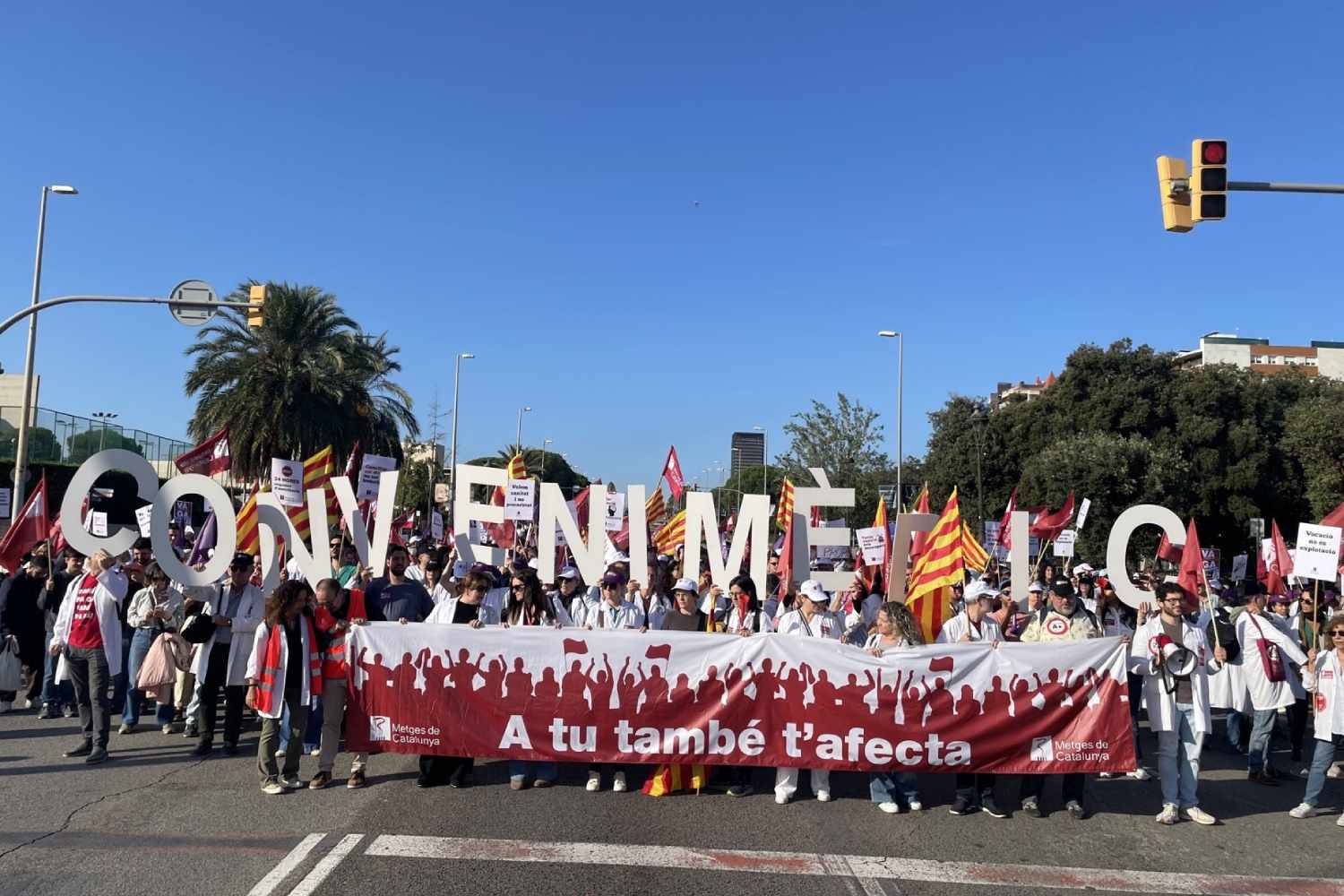 La huelga médica indefinida debuta en Cataluña con un seguimiento del 4,5%
