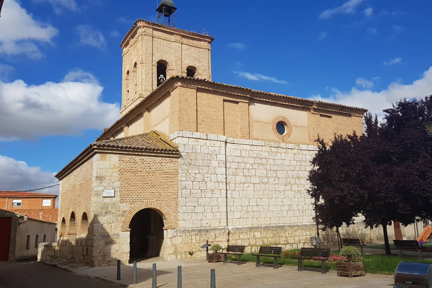 Detenido en Villarramiel (Palencia) un hombre vinculado al atraco de una farmacia en Magaz