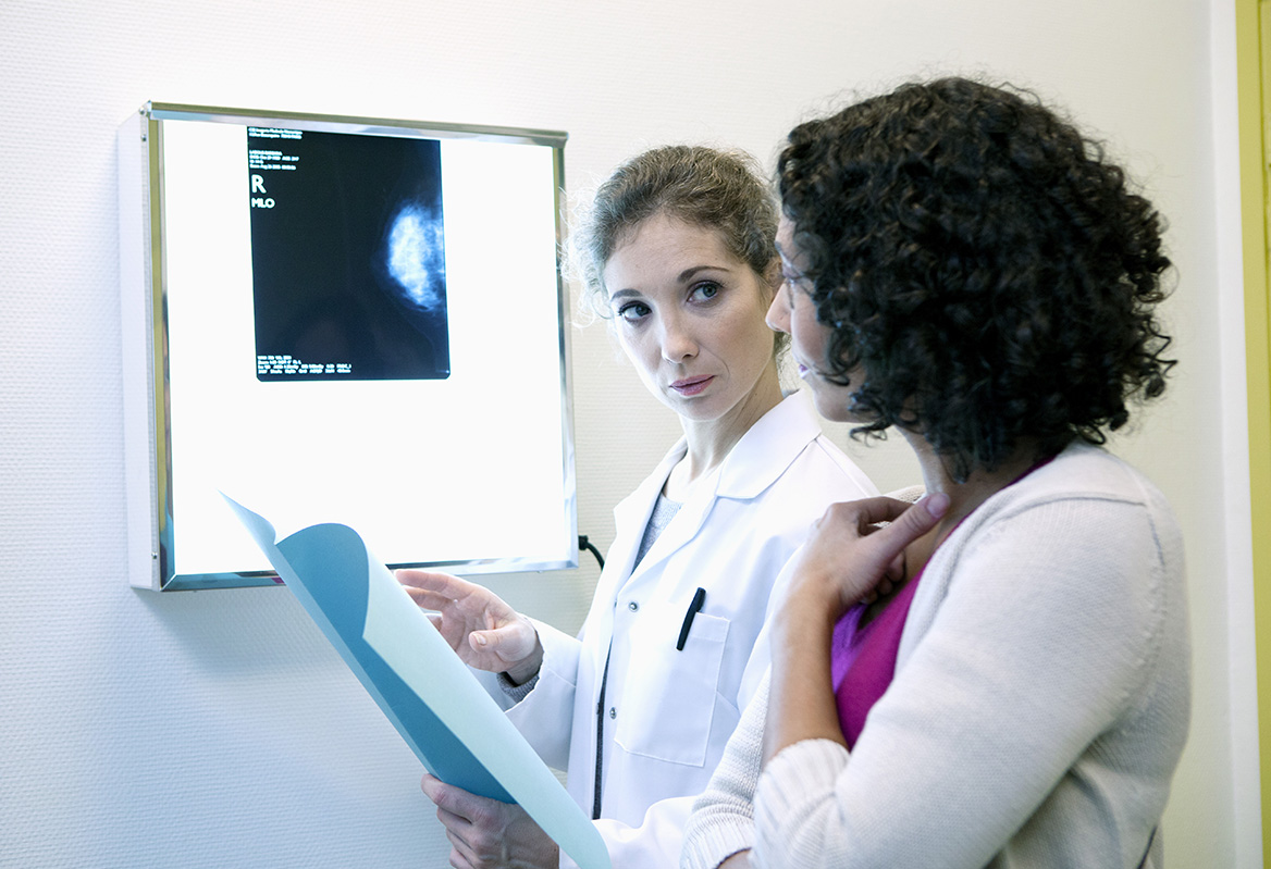 Consultando mamografía