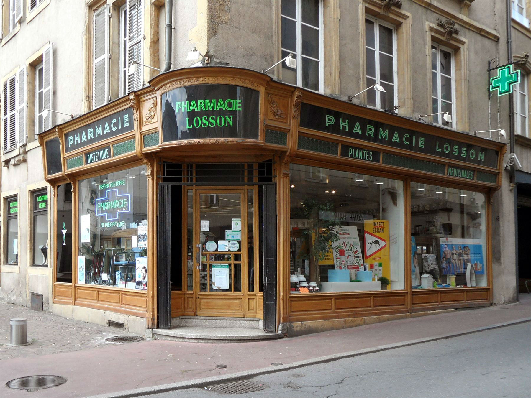Fachada de una farmacia en Francia 
