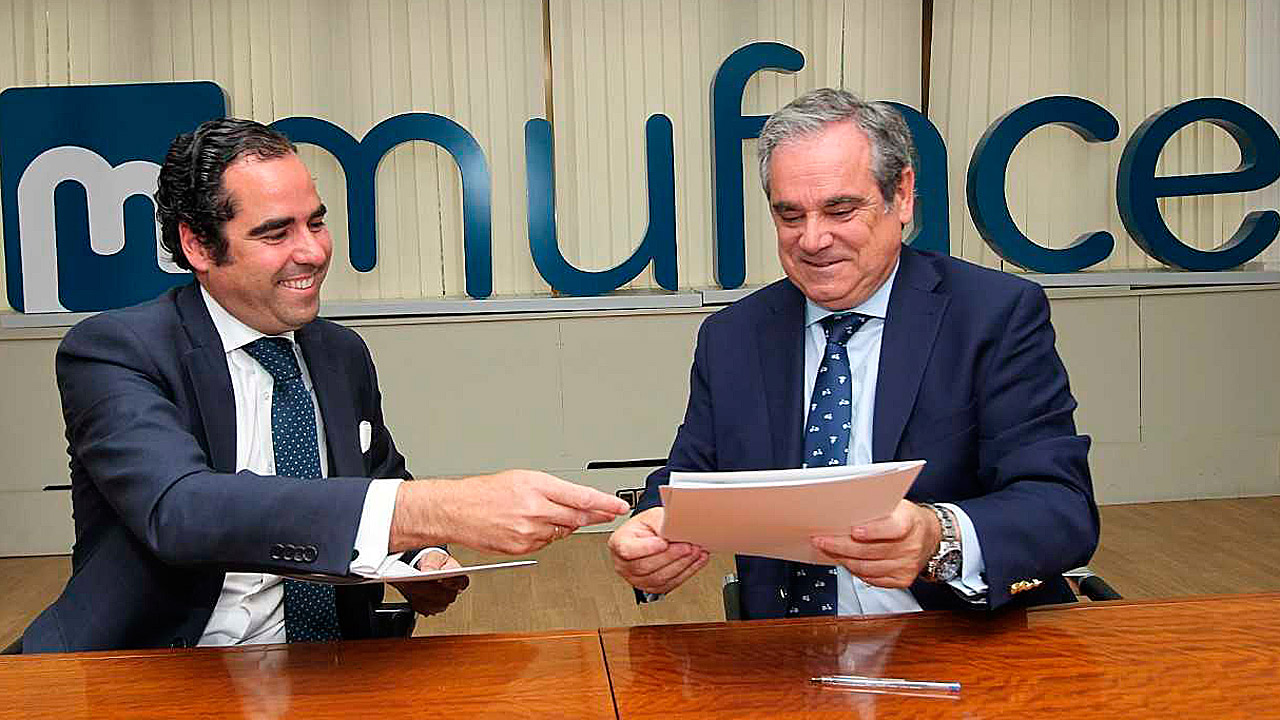 Antonio Sánchez, director gemeral de Muface, y Jesús Aguilar, presidente del Consejo General. 