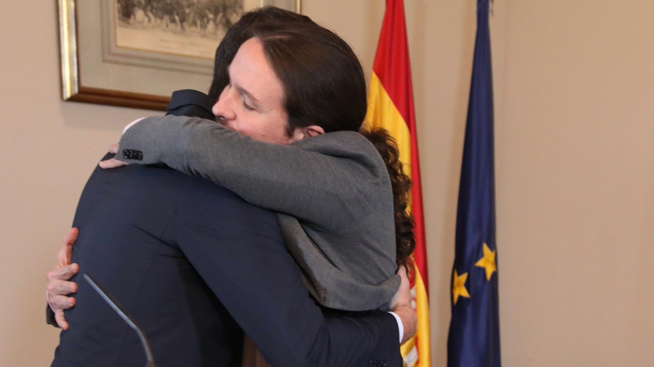 Pedro Sánchez y Pablo Iglesias sellan el acuerdo. 