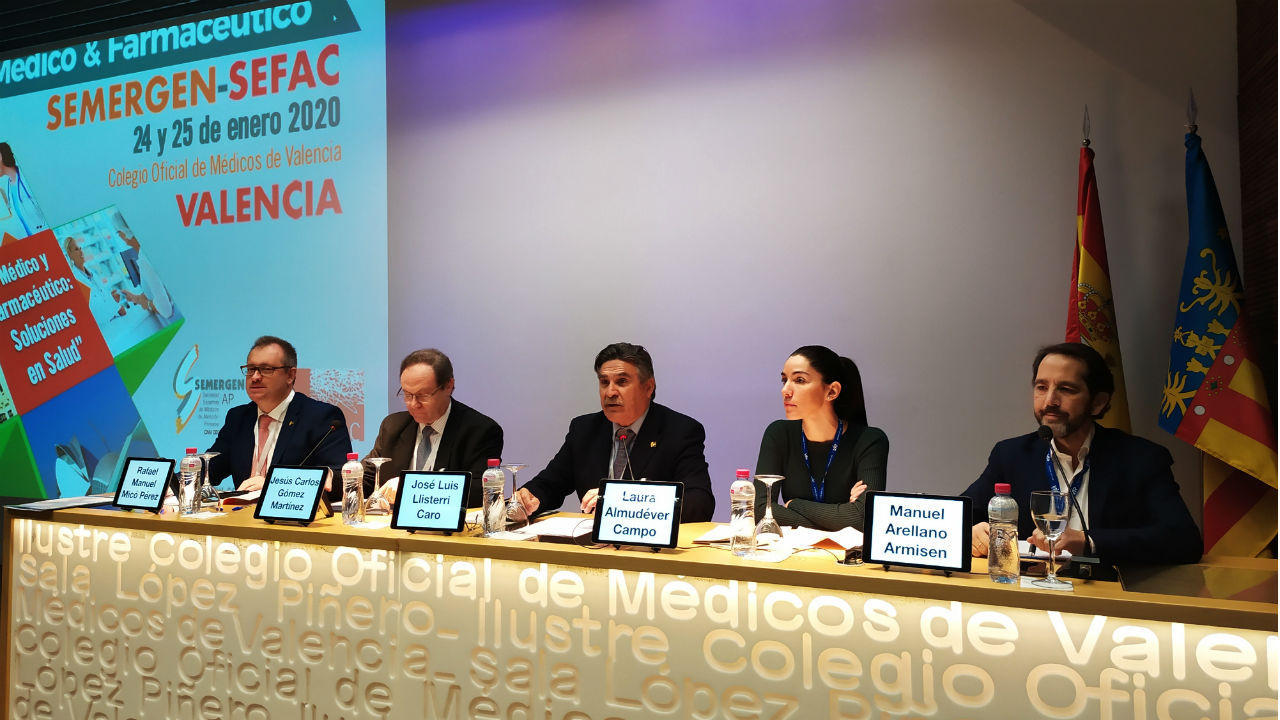 Micó, Gómez, Llisterri, Almudéver y Arellano, momentos antes de comenzar la mesa sobre cronicidad. 