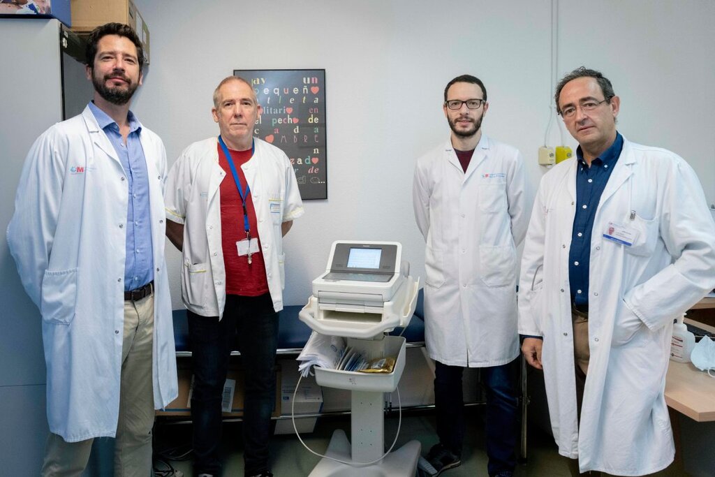 Alberto Cecconi (cardiólogo), Guillermo Ortega (físico), Ancor Sanz (biólogo) y Jesús Jiménez Borreguero (cardiólogo Jesús), del Hospital Universitario de La Princesa, en Madrid. Foto: JOSÉ LUIS PINDADO.