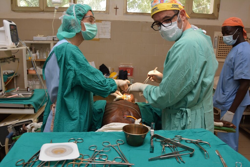 Alfonso Antequera, cirujano consultor del Hospital St. Bernard's de Gibraltar y especialista en Cirugía General y Aparato Digestivo en el Hospital Quiron Marbella.