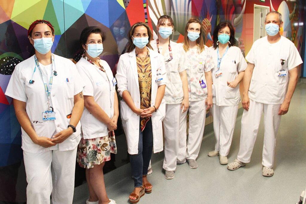 Cristina Nieto, supervisora de Obstetricia y Ginecologia; María Isabel Armadá, neonatologa; Esther Aleo, directora del Instituto del Niño y del Adolescente; Patricia Muñoz, EIR de segundo año; Beatriz Fernández, enfermera de Neonatología; Ana Isabel Sánchez, trabajadora social, y José Antonio Martínez Orgado, jefe del Servicio de Neonatología. Todos del Clínico.