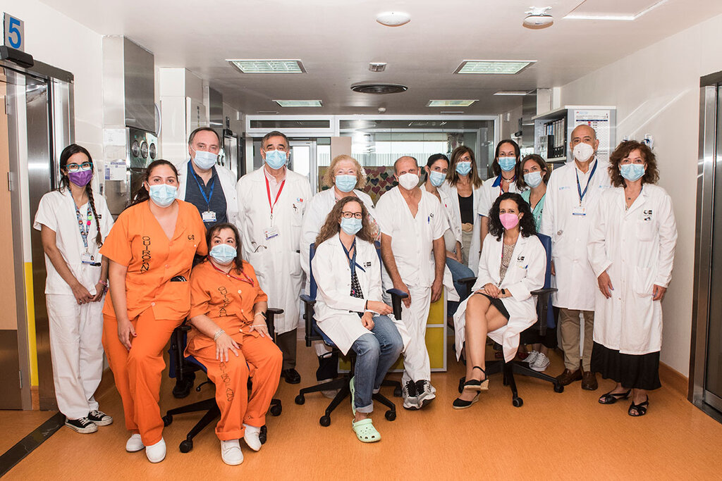 Parte del equipo multidisciplinar de terapia CAR-T: Noelia Espadas; Elisa Vázquez; Ernesto Roldán; Mara Carmen Arranz; Francisco Javier López; Luisa Mara Villar; Carlota Garca-Hoz; Sergio Saez; Susana Sainz de la Maza; Ana Álvarez; Anabelle Chinea; Marina Sánchez; Ana Valles; Iñigo Corral, y Pilar Herrera. Foto: LUIS CAMACHO.