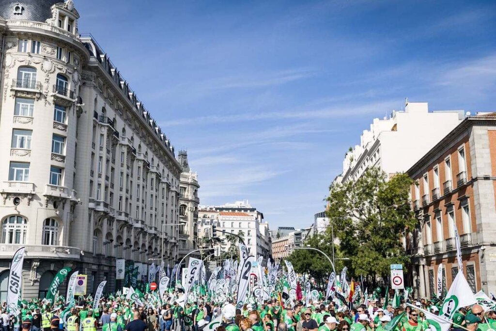 Panorámica general de la manifestación convocada por CSIF, en la Carrera de San Jerónimo de Madrid. Foto: CSIF.