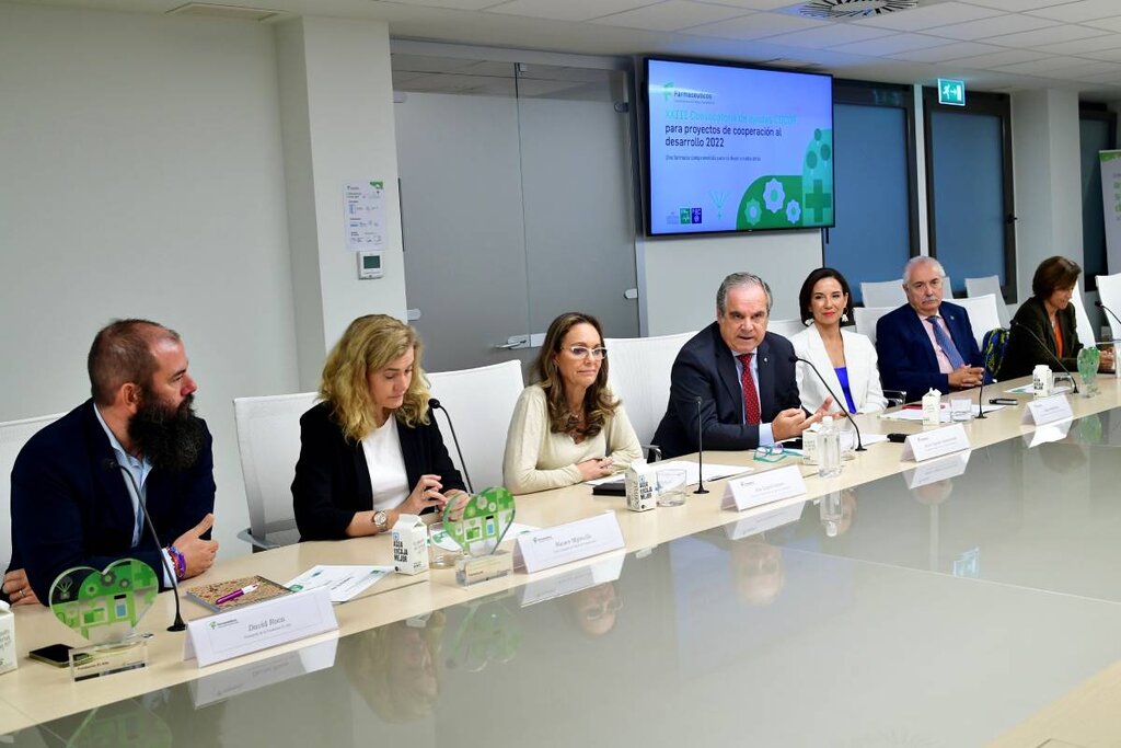 David Roca; Nieves Mijimolle; Ana López-Casero; Jesús Aguilar; Raquel Martnez, secretaria general del Consejo; Antonio Mara Rabasco, y Mara Jesús de la Fuente. 