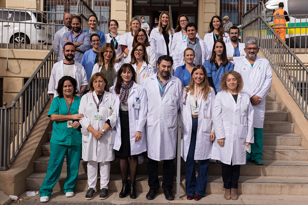Profesionales del Equipo Multidisciplinar de CAR-T del Hospital Universitario Regional de Málaga. Foto: CARLOS DÍAZ MARTÍN.