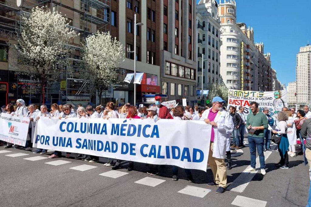 Columna médica de Amyts en la manifestación de hoy 26 de marzo en Madrid.
