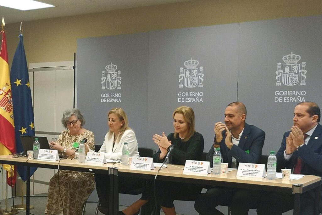 Inauguración de la jornada en el Ministerio de Sanidad, con Carmen del Arco, SEMES; Patricia de Sequera (S.E.N.); Beatriz Domnguez-Gil (ONT); Daniel Gallego (Alcer), y Juan Francisco Pulido (SEDEN).