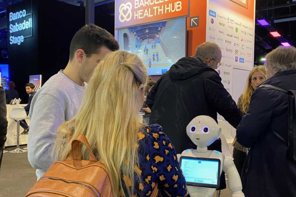 Un robot ha enseñado a los visitantes del MWC el funcionamiento de Mediktor. 