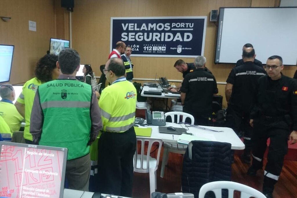 Un farmacéutico de Salud Pública, con la UME, 112 y 061, en un simulacro de emergencias.