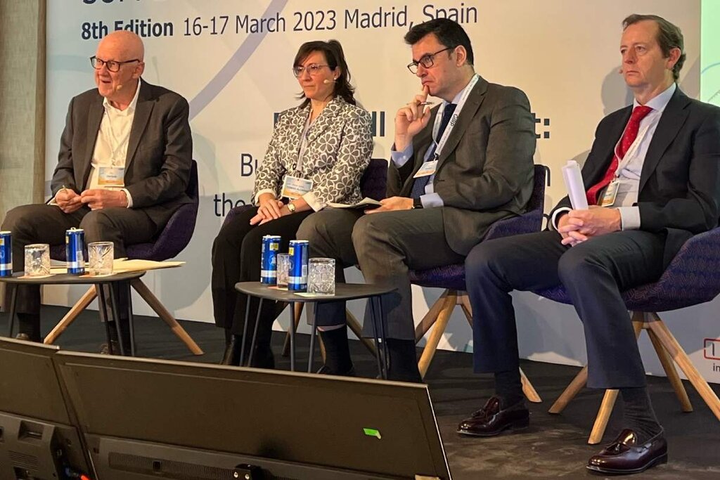 Per Troein, vicepresidente de Strategic Partners de IQVIA (moderador); Mara Jesús Alcaraz, especialista en desabastecimiento de la EMA; Manuel Ibarra, jefe de Departamento de Inspección y Control de Medicamentos de la Aemps, y Miguel Valdés, director general de Fedifar.