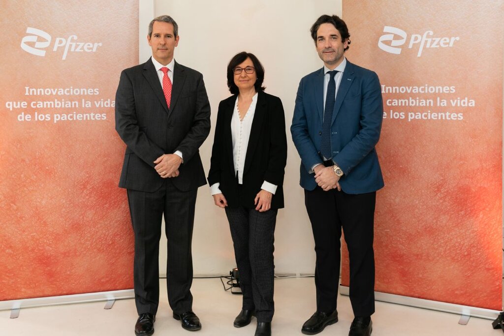 Daniel Arum y Maite Hernández, de Pfizer, y Pablo de la Cueva, del Infanta Leonor de Madrid. Foto: PFIZER. 