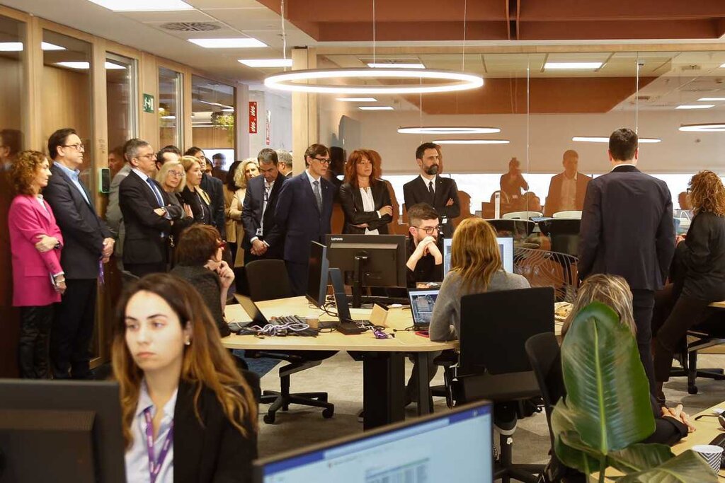 Visita de las autoridades a las nuevas oficinas de la sede española de Sanofi en Barcelona. Foto: SANOFI