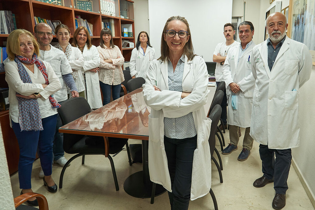 Úrsula Baños, en el centro, junto a miembros del comité de tumores urológicos, en el que participan también los servicios de Urologa, Oncologa, Medicina Nuclear, Bioqumica Clnica, Anatoma Patológica, Radioterapia y  Radiologa. Foto: GOGO LOBATO