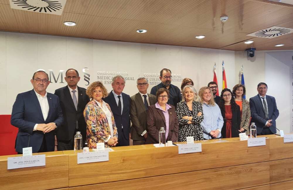 Foto de 'familia' de los representantes del Foro de Médicos de Atención Primaria, el pasado 12 de abril, en la sede del Cgcom, durante la celebración del Da Nacional de Primaria. Foto: SEPEAP.