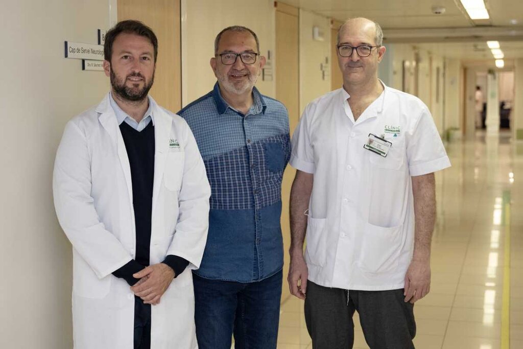 Pedro Roldán, Santiago Fernández y Vctor Obach, miembros del equipo que ha llevado a cabo el primer caso. Foto: HOSPITAL CLÍNIC