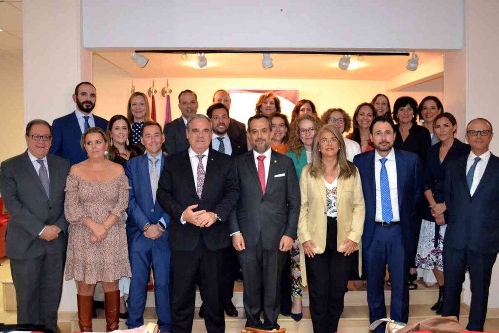 Francisco Jimeno, presidente del COF de Toledo, con el resto de la Junta Directiva, en compaña también de Jesús Aguilar, presidente del Consejo General de COF.