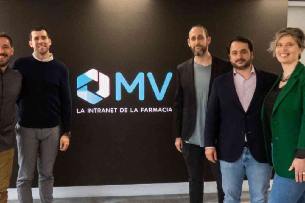 Alberto Gómez Ureña, Mª Carmen Sáez Esteban, Alberto López y el resto del equipo. Foto: MV.
