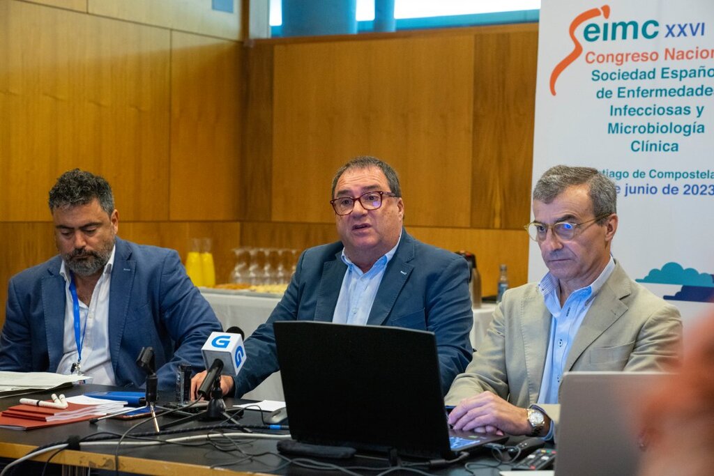 Antonio Oliver, presidente del comité científico; Antonio Rivero, presidente de la Seimc, y Federico García, vicepresidente de la Seimc.