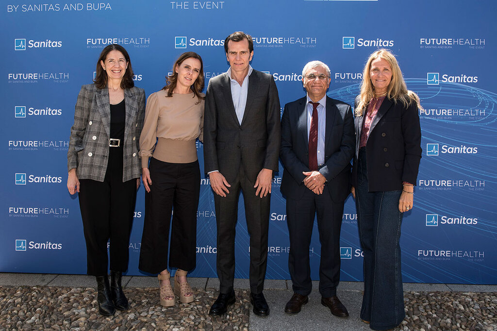 Yolanda Erburu, directora de ComunicaciÃ³n de Sanitas; Ine Snater, directora de TransformaciÃ³n de Sanitas; IÃ±aki Peralta, CEO de Sanitas; Robert Istepanian, profesor de InnovaciÃ³n en Salud del Imperial College de Londres, y Rosario Serrano, directora de Negocio del Ãrea de Salud de Unidad Editorial. foto: LUIS CAMACHO