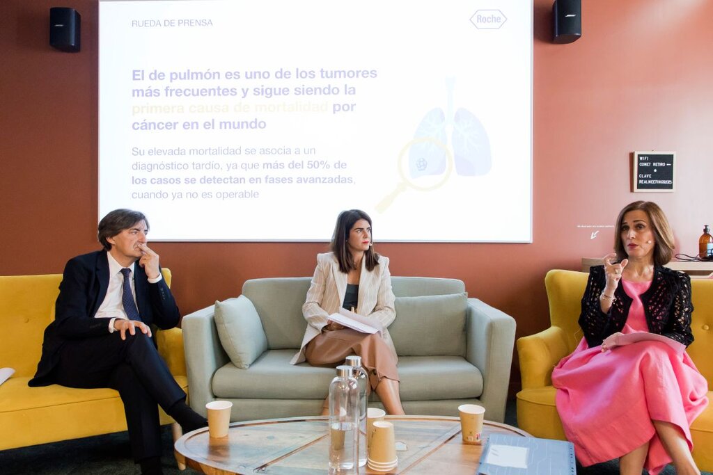 Mariano Provencio, Beatriz Pérez y Dolores Isla, en la presentación de la inmunoterapia para estadios iniciales. Foto: ROCHE. 